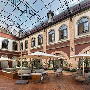 Inn Luis Xv, Campos do Jordao